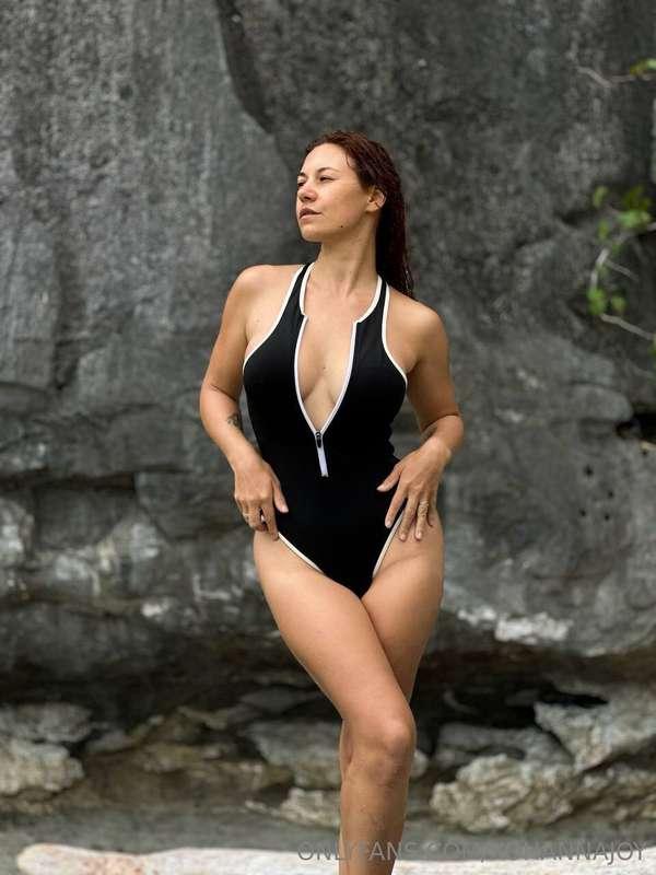 Rocks behind me, calm inside me… do you prefer the ocean or ..