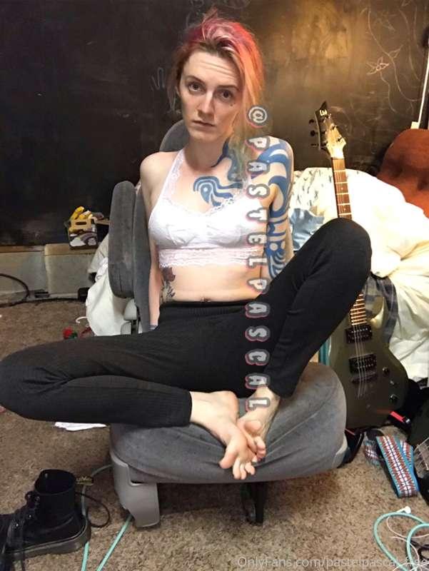 👣