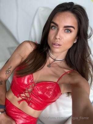 Cutie princess @alice_ballet 👑 wants to share her real devil..
