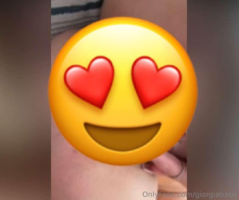 Vai a vedere in chat quanto godo quando mi tocco così👅