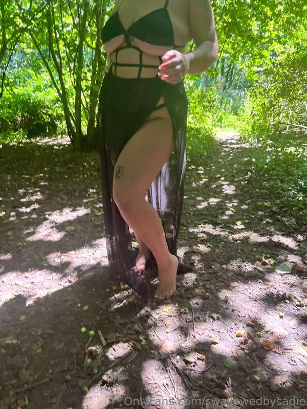 Let's go for a walk, I'll wear this 🥵