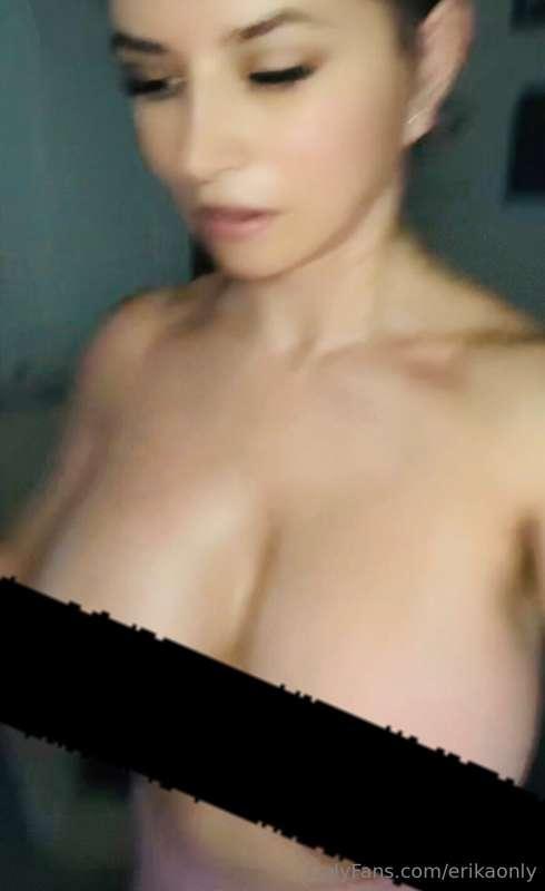 I am topless on the treadmill 🍒🙈 my boobs are going wild 😜 