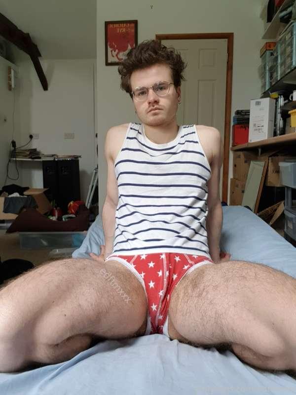 I want someone worshipping my sweaty body and licking every ..