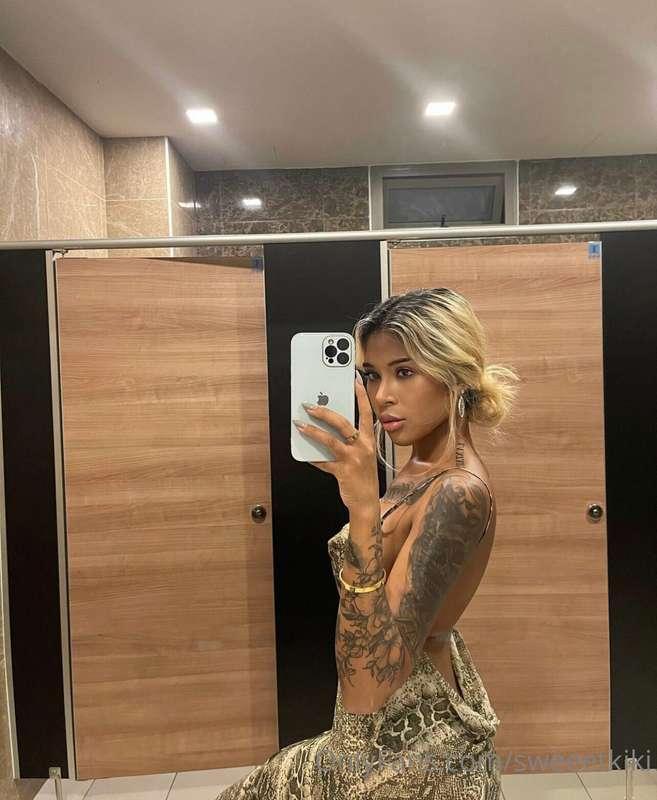 Sneak to bathroom with me? 😏