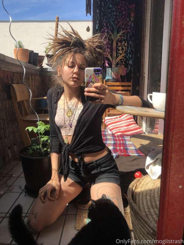Swipe for a boob 😝