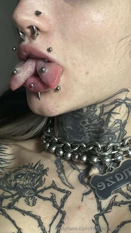 imagine both tongues.. and your cock in the middle 😈