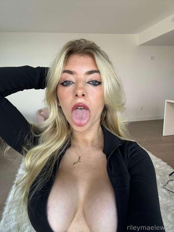 Please handle me roughly 👅