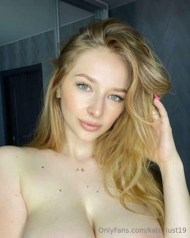 🔥@jane_milkers IS WET RIGHT NOW💦💦💦 Busty cutie @jane_milkers..