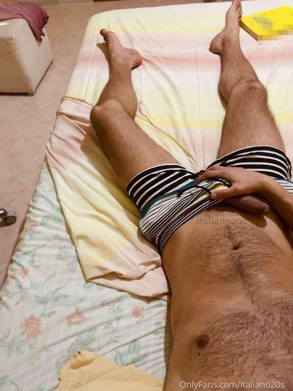 🇮🇹 E se ti invitassi a fare il riposino? 😏  • 🇬🇧 How about y..
