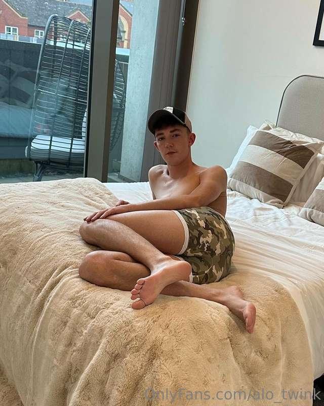 alo_twink image #1