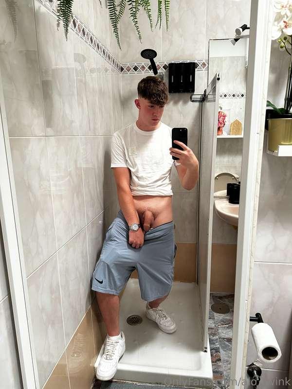 Caught you looking at my big reflection ;) 👀 