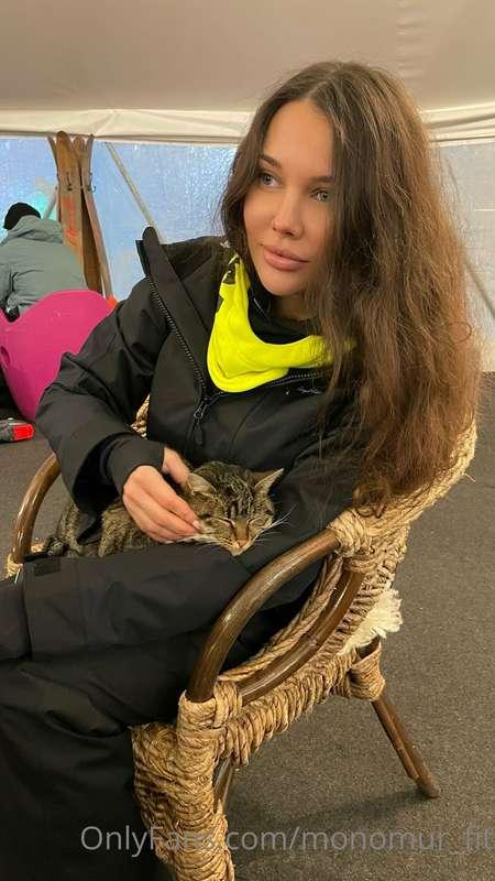 I love animals and I miss snowboarding.😍🥰💋❤️
