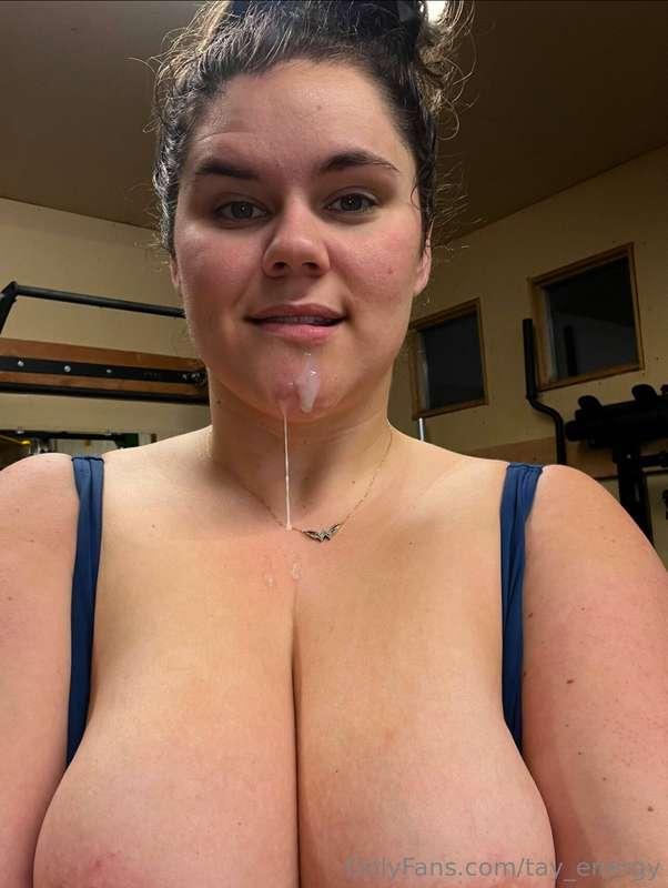 Best way to end a workout…. 😮🤤 on the way to your DM 💦💌
