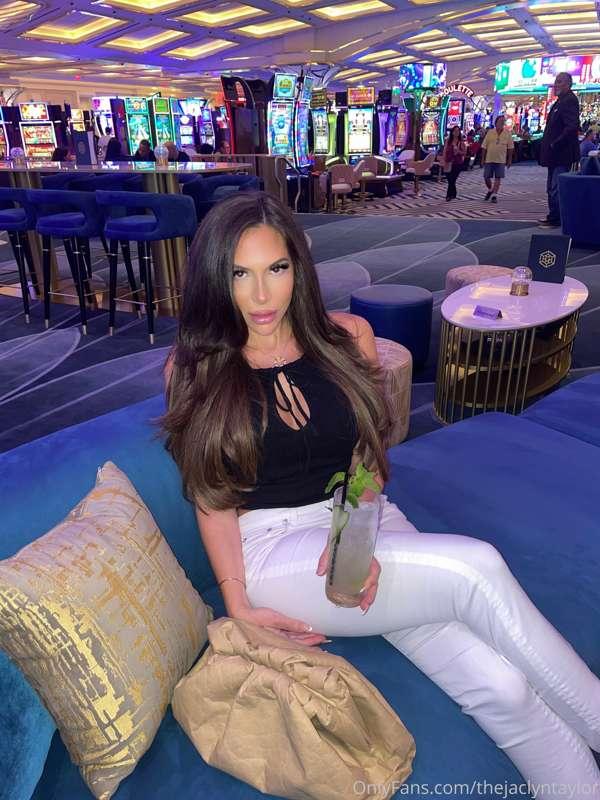 Should I be Your bad girl? 😈 Buy me a drink 🍹 get a special ..