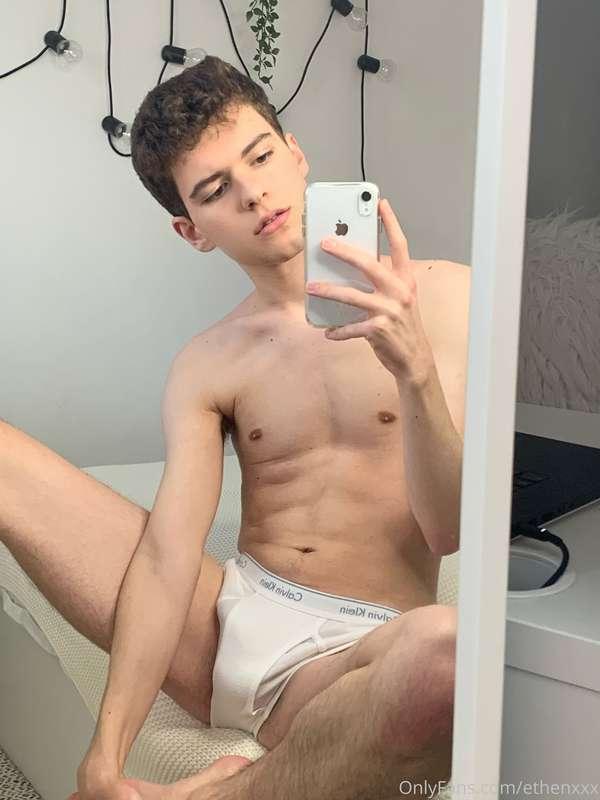 message me i'm bored 😈