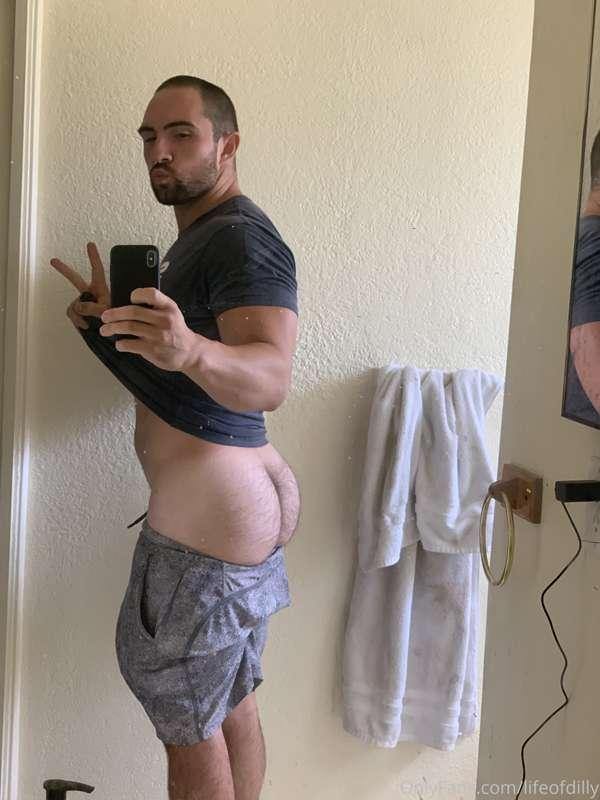 Have an amazing Thursday everyone (: Quick booty shot before..