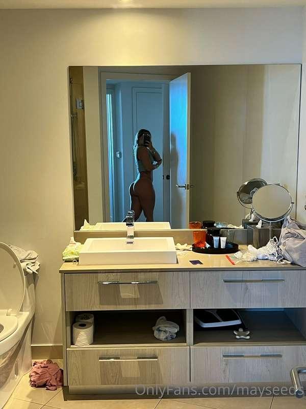 This is a remake of an older pic y’all loved 😋 FOCUS ON MY A..