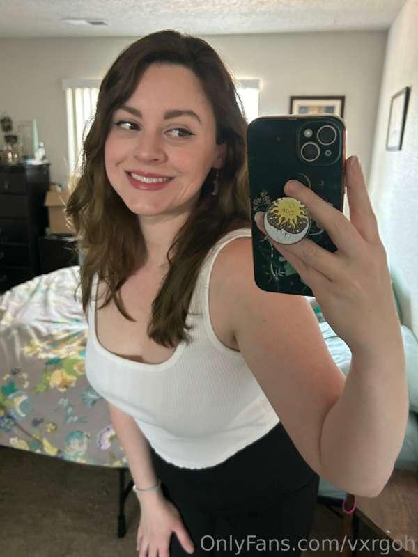 It’s Mother’s Day, send this milf a tip 💐 venmo: caseyfornia..