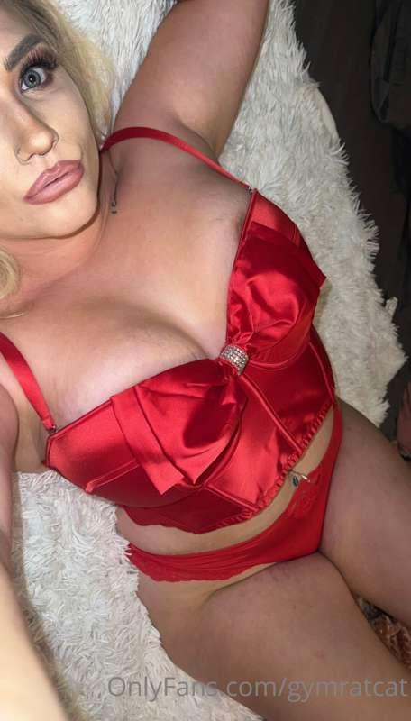 Do you like the red?

If you can guess my favorite color, I’..