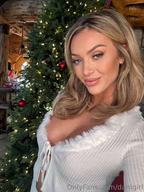 The perfect Christmas sweater ❄️❤️🥰 
A little sweet with a l..