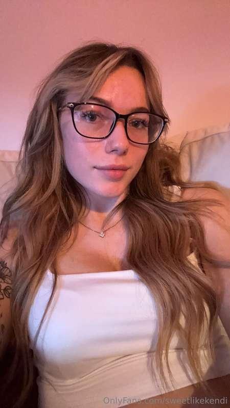 I got my new glasses today 🥰 what do we think?