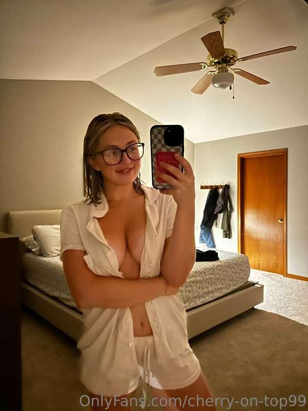 Goodnight! Hope you dream of me 💤 🍒🫶🏻