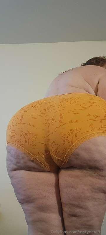 Booty booty booty booty