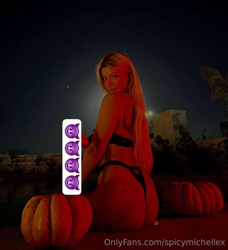i have a knife in my hand as a nice costume but onlyfans hat..