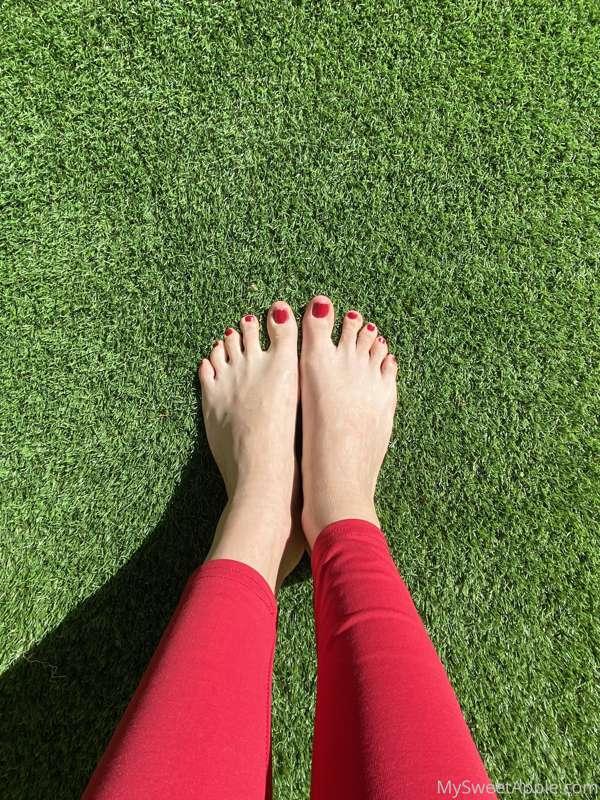 Thank my friend Dimitri for these feet pics😋