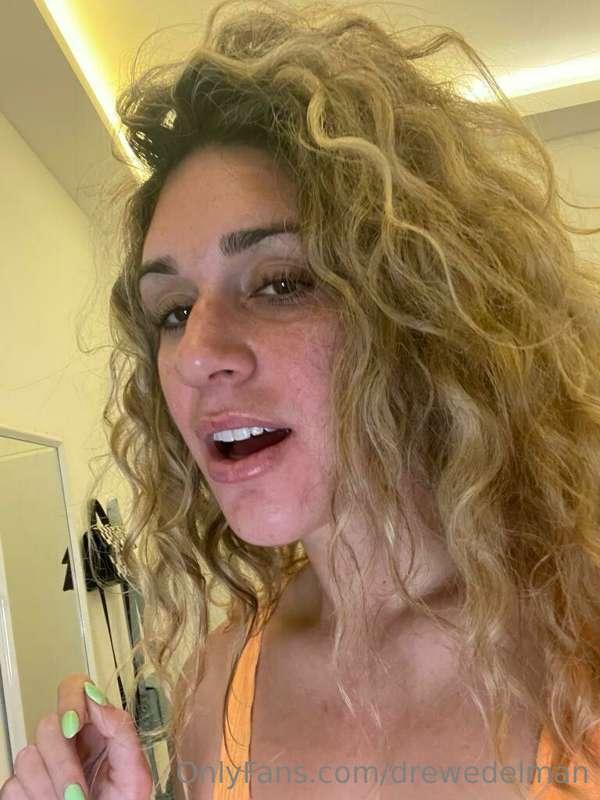 Woke up feeling energetic, let's talk! 😉