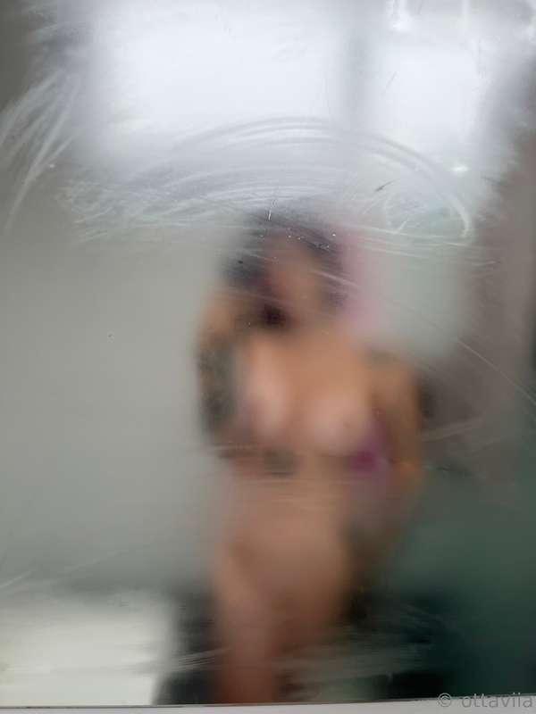 I love taking full nudes in an artistic way 👀💜