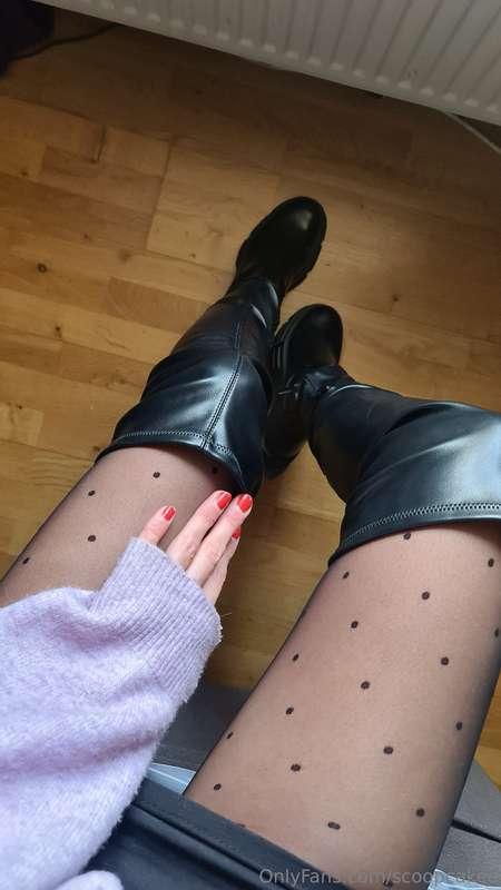There’s nothing hotter than silky nylons covered in cum, don..