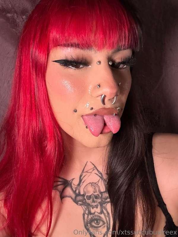 Make me your fuck doll tonight 🖤