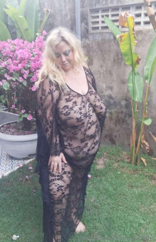 Wanna fool around in the garden with me? x