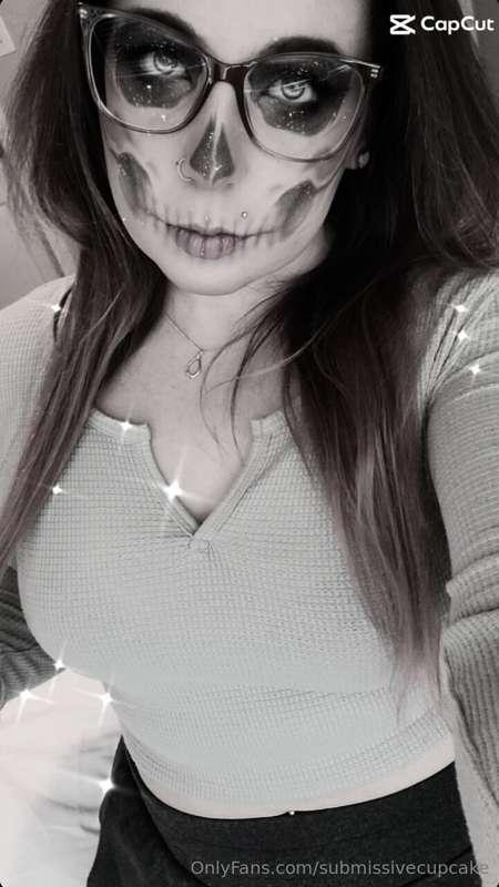 Bite me☠️💋