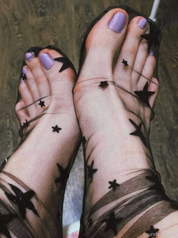 can you help me choose the next color for my toenails?
