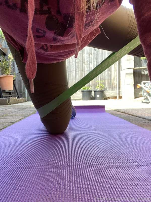 Such a beautiful day to work out and enjoy the weather 🤸🏻‍♀️..