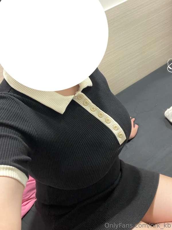 黑色短洋著衣巨乳😋