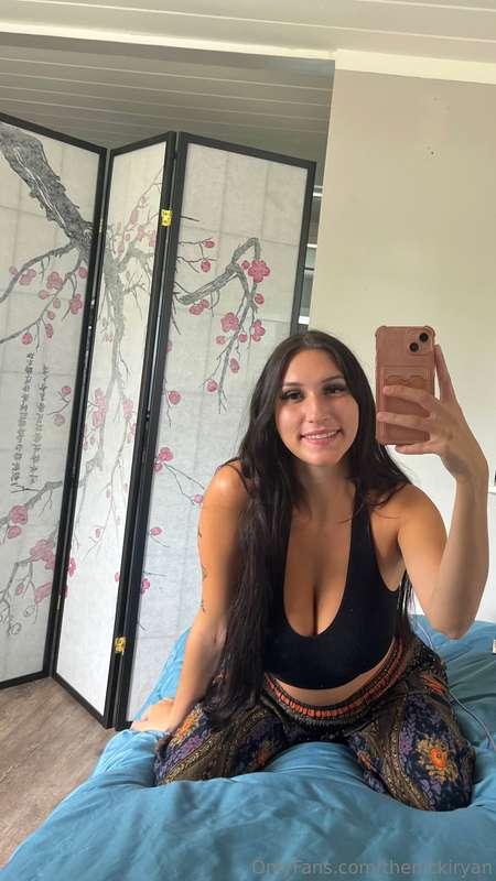 Mirror selfies and naughty vibes 😈🔥