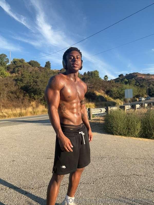 Cum slide on me… I’m waiting 😘