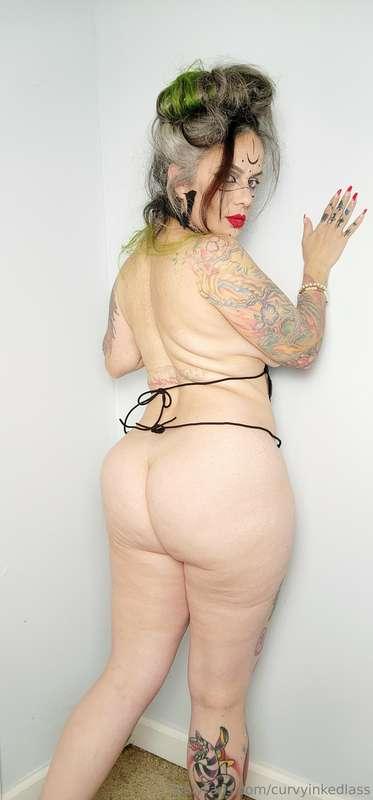 The Back is very simple 👌 😌 ☺️ like all my pics babe ok? Lov..