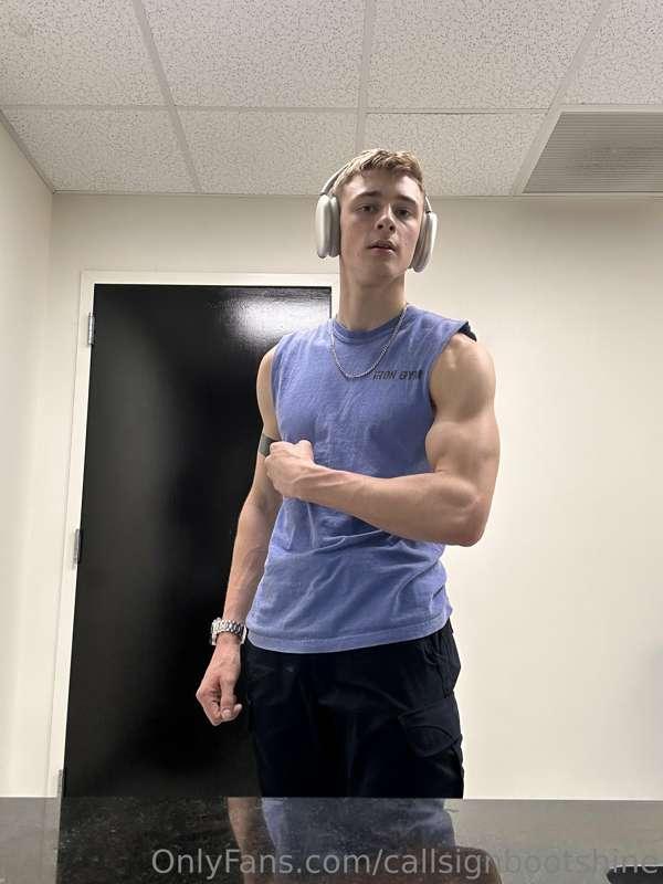 i'll hold u with these arms 😘
