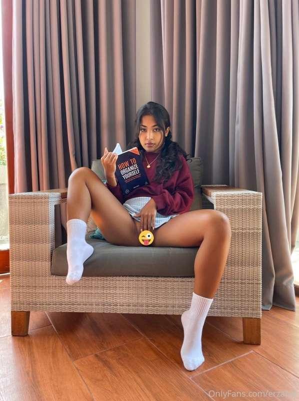 I’m too horny to focus on my assigned reading 😩

Leave a com..