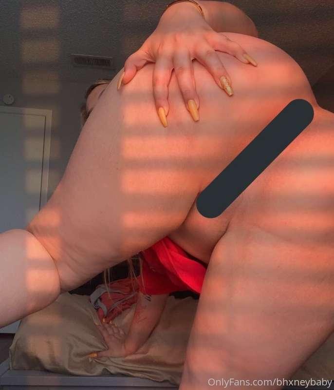 tip $8 to see this uncensored in your dms 🥵