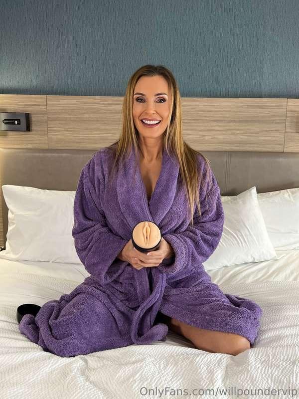 Should I remove the robe for her?🥰