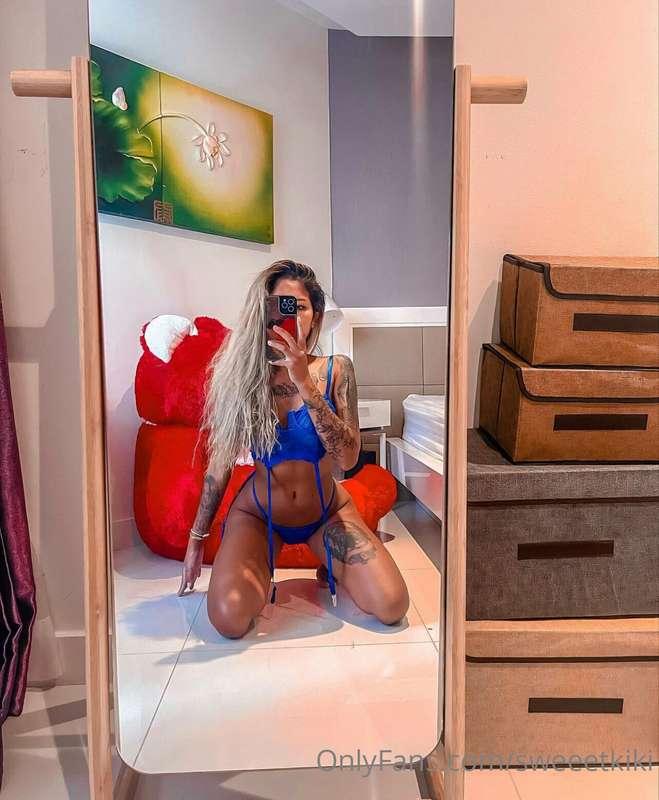 Blonde beach babe 🏝