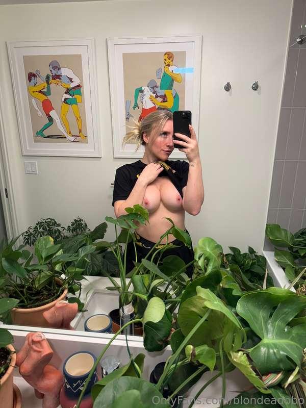 First selfie in the new apartment! Waited all morning for th..