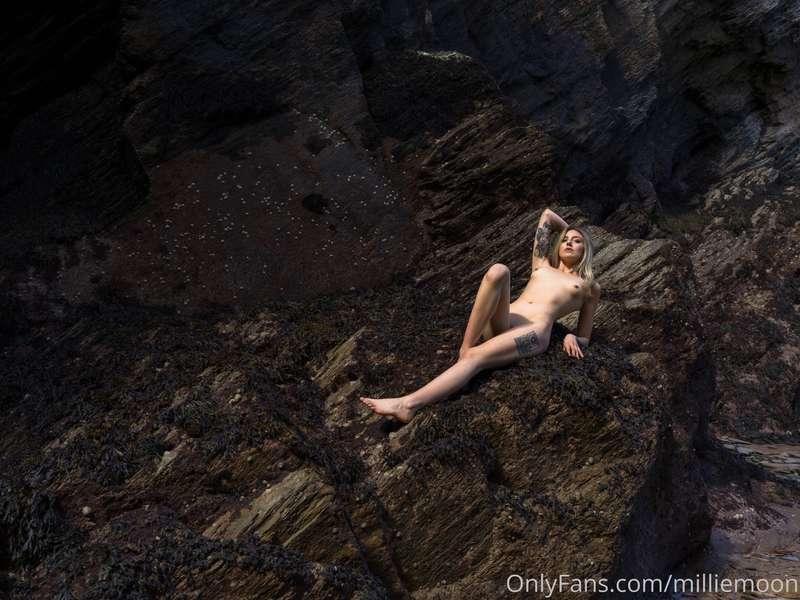 Sitting pretty on the beach with my tits out💦