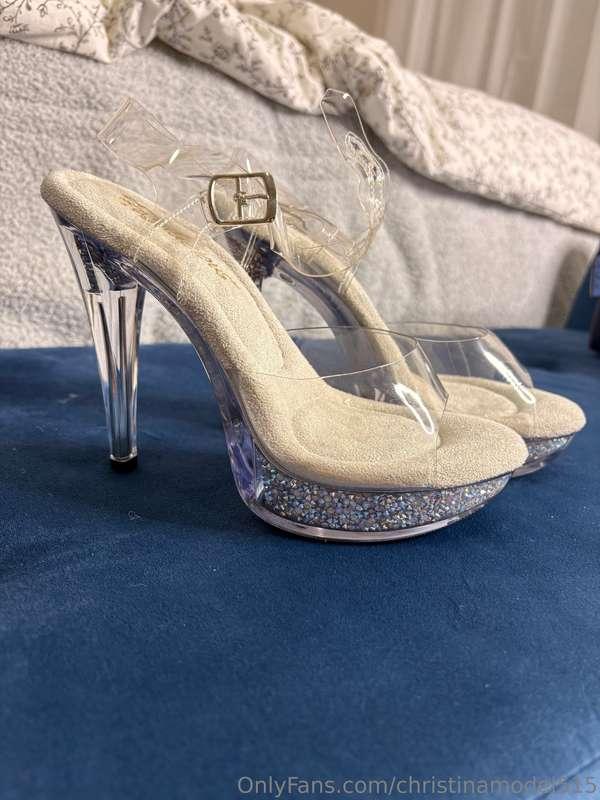 Do you like my new heels 👠 ❤️