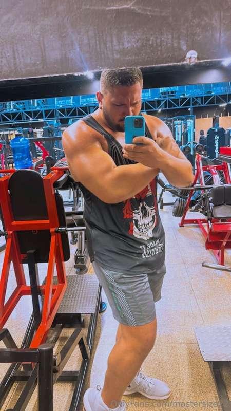 Muscles are coming to be worshiped. 💪🏻😏  Send me tips if you..